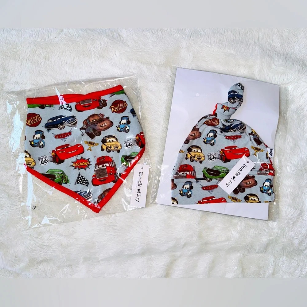 🏎️NIB Cars Bamboo Bib & hat Set🏎️